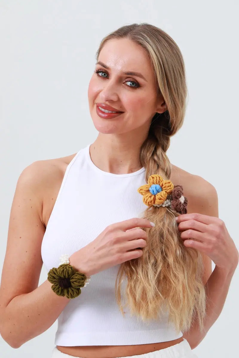 Crochet Daisy Pearl Scrunchie – Daily Wear Hair Accent 🌻 Leto Collection