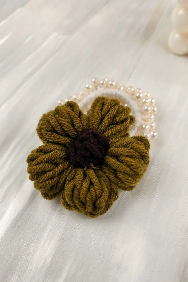 Crochet Daisy Pearl Scrunchie – Daily Wear Hair Accent 🌻 Leto Collection