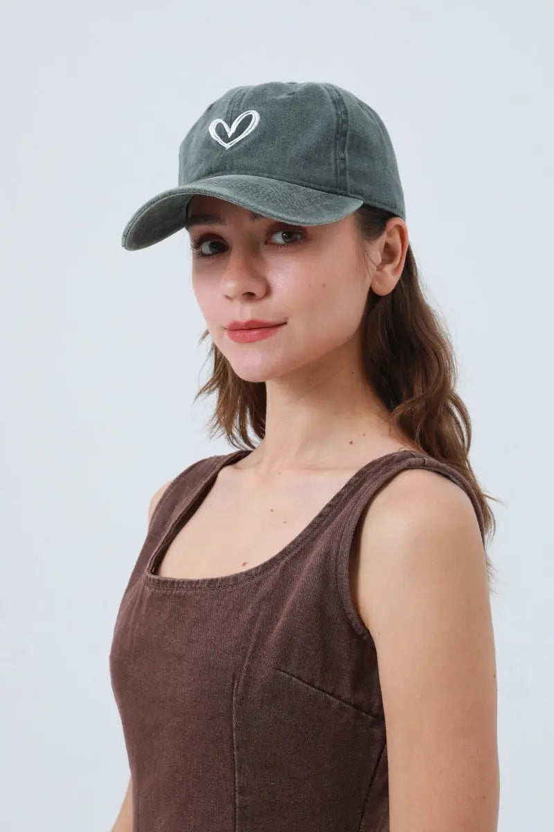 Heart Embroidered Washed Baseball Cap – Adjustable & Vintage ⚾❤️ Leto Collection