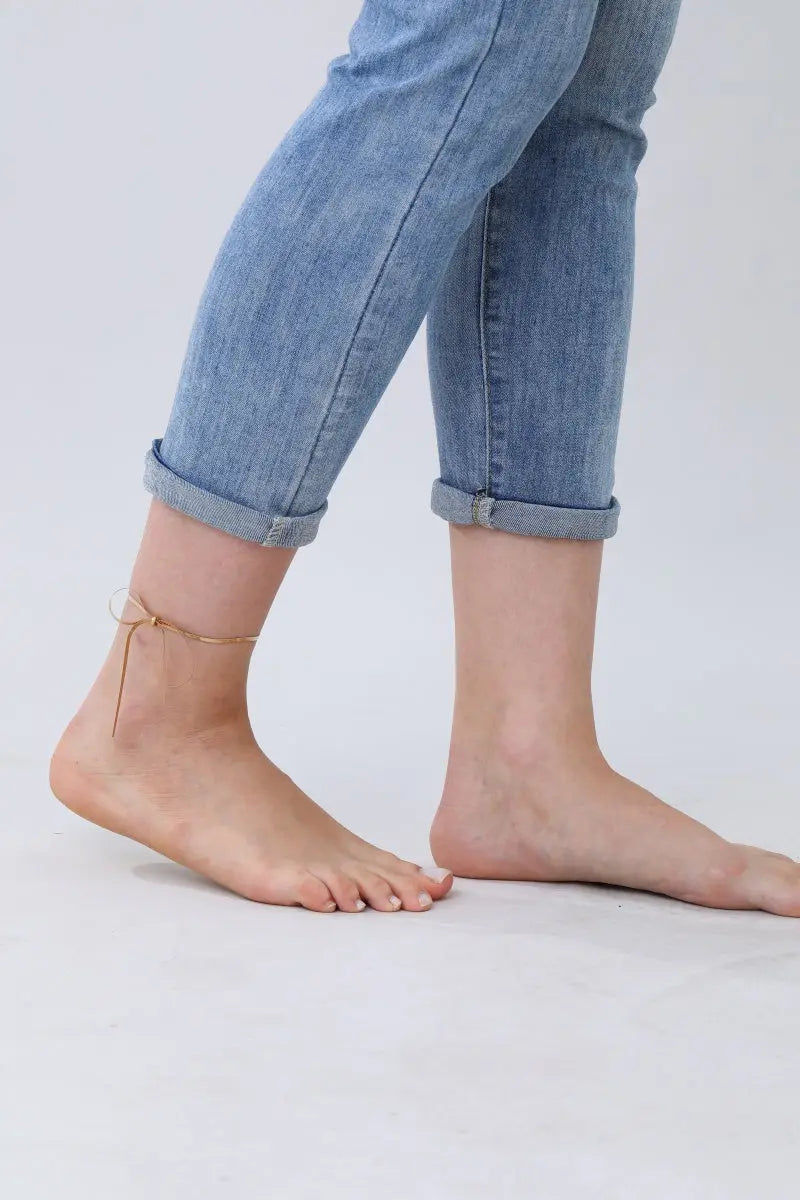 Delicate Gold Bow Anklet – Playful Elegance for Every Step✨ Leto Collection