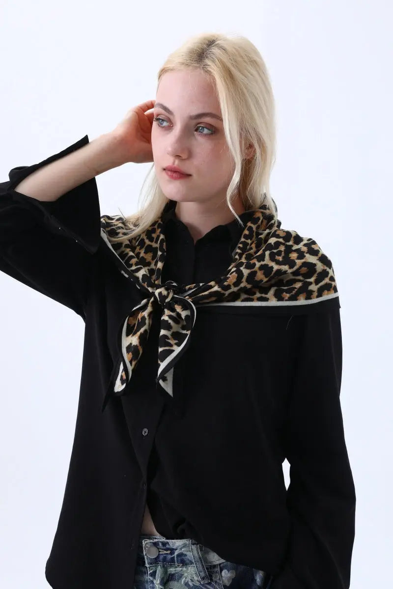 Women's Elegant Square Scarf with Abstract Leaf Print &amp; Houndstooth Trim