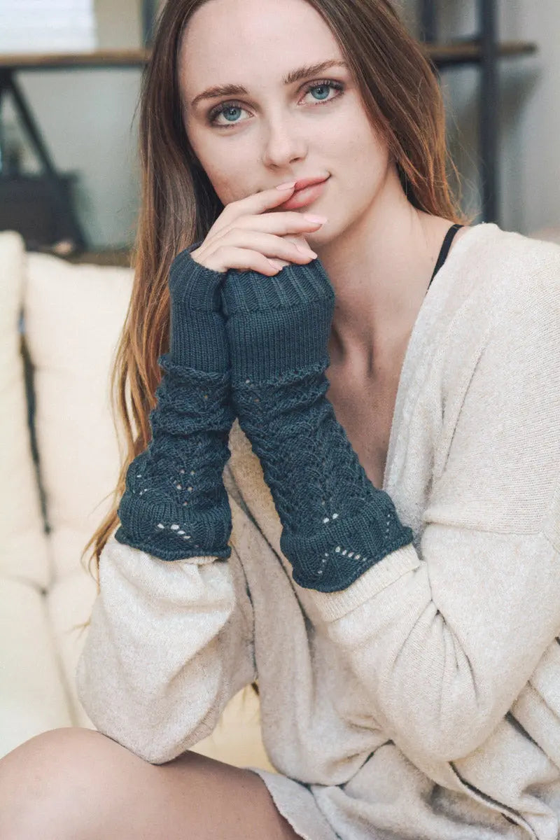 Texting-Friendly Arm Warmers – Trendy Winter Essentials ❄️📱 Leto Collection