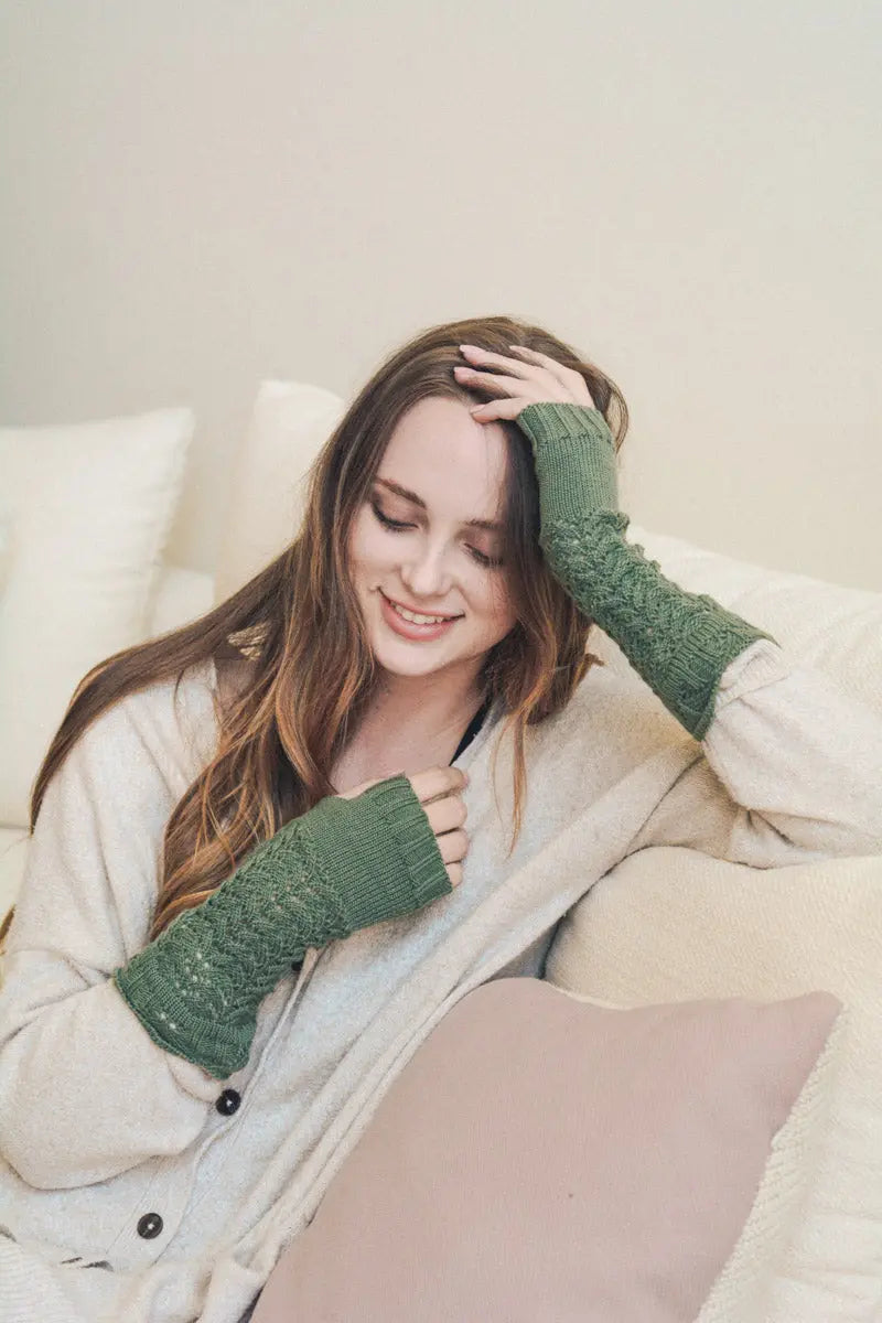 Texting-Friendly Arm Warmers – Trendy Winter Essentials ❄️📱 Leto Collection