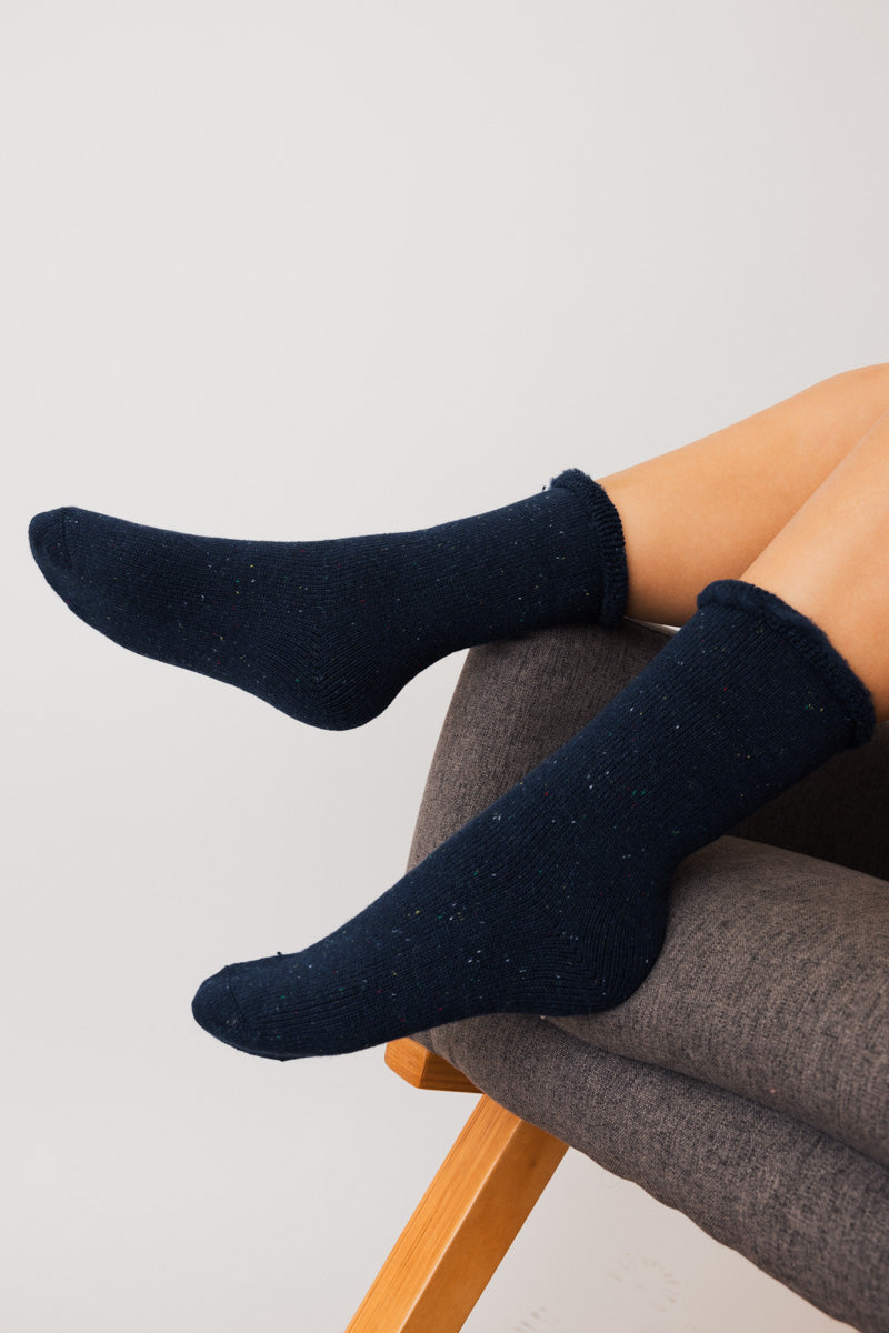 Thick Knit Crew Socks for Ultimate Fall &amp; Winter Warmth 🧦