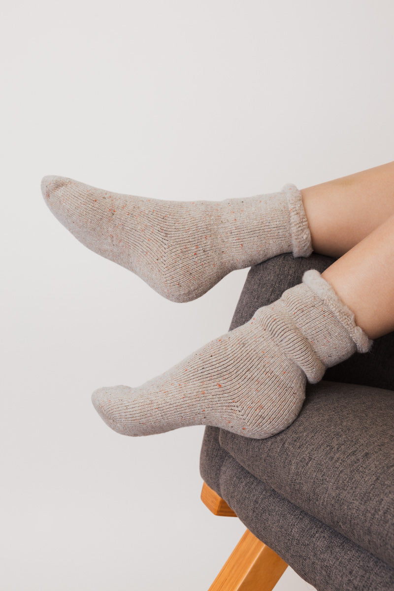 Thick Knit Crew Socks for Ultimate Fall &amp; Winter Warmth 🧦