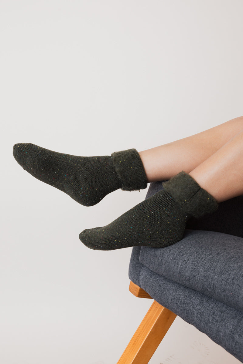 Thick Knit Crew Socks for Ultimate Fall &amp; Winter Warmth 🧦