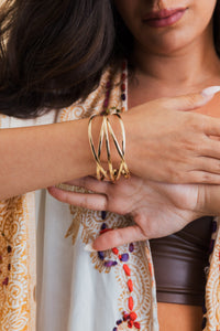 Vintage-inspired gold metallic arm cuff, adjustable and stylish.