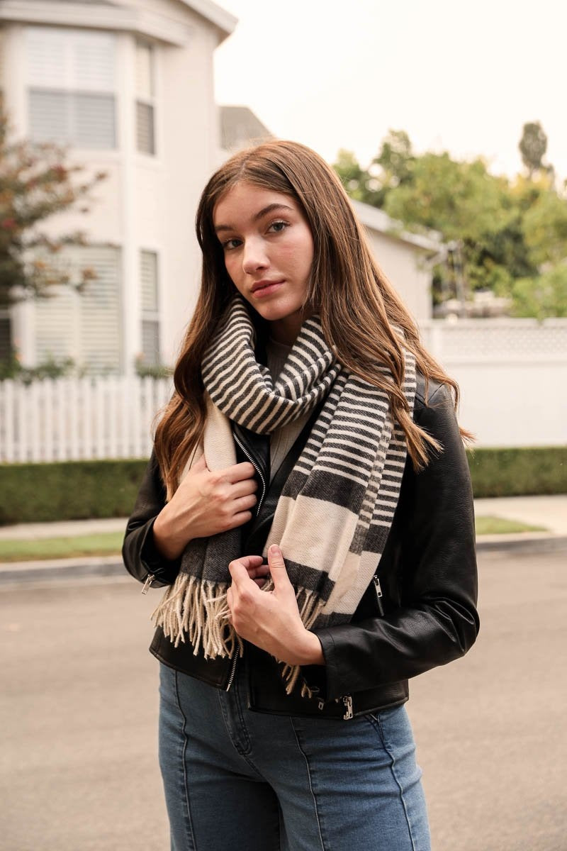 Striped Woven Tassel Scarf Scarves Black/White