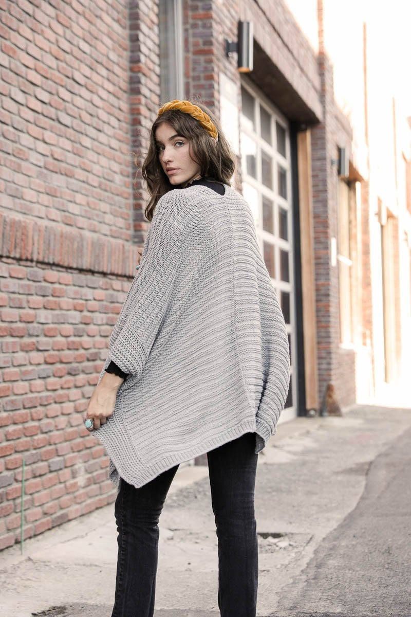 Stylish Gray Ridged Knit Ruana – A perfect lightweight layering solution for any wardrobe